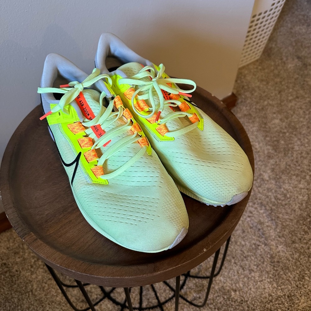 Nike Air Zoom Pegasus 38 (Neon green)